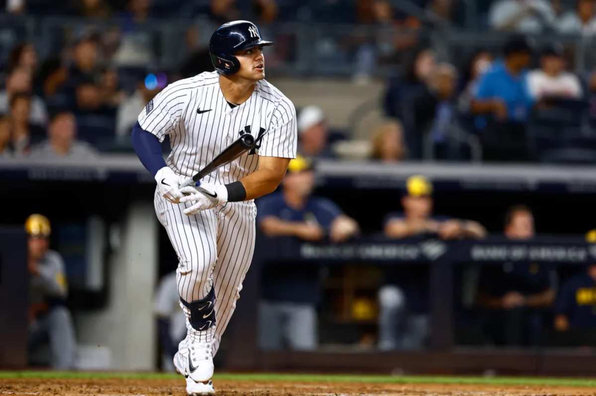 El 9 de septiembre de 2024, Jasson Domínguez, de los Yankees, registró su primer hit de la temporada en el Yankee Stadium en un partido contra los Royals.