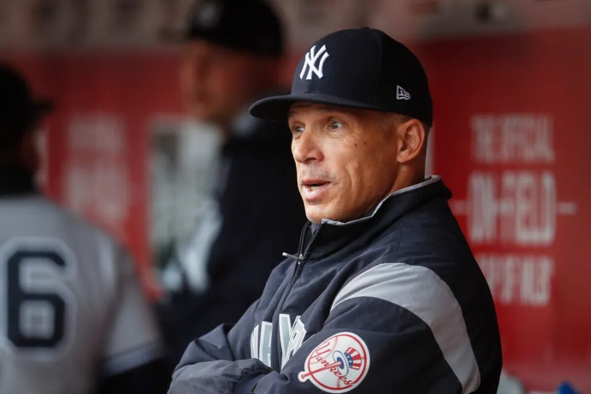 Joe Girardi en el banquillo de los Yankees, captada durante un partido de su etapa como entrenador de 2008 a 2017.
Girardi dirigió a los Yankees hasta su 27º título de las Series Mundiales en 2009. 