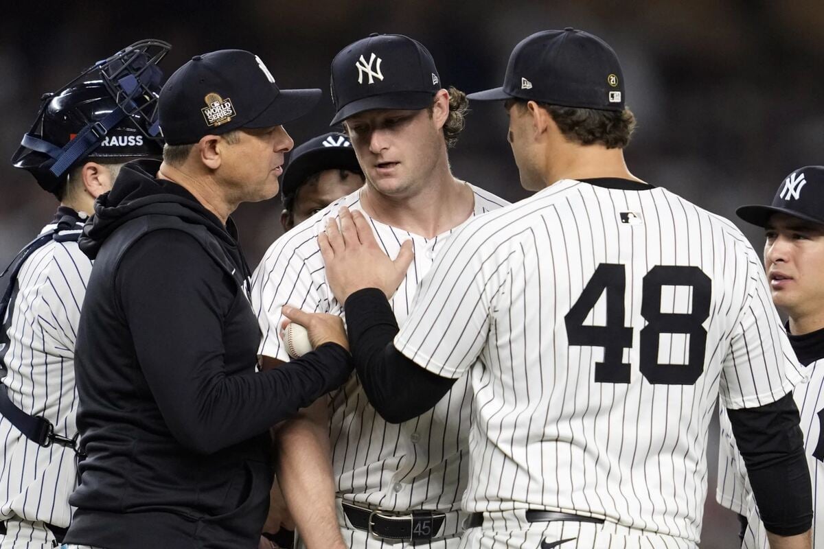 New York Yankees starting pitcher Gerrit Cole, center, is pulled by manager Aaron Boone, left, as first baseman Anthony Rizzo (48) puts his hand on the Cole’s shoulder during the seventh inning in Game 5 of the baseball World Series against the Los Angeles Dodgers, Wednesday, Oct. 30, 2024, in New York.