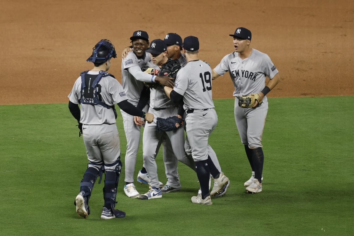 Members of the New York Yankees celebrate a 3-1 victory over the Kansas City Royals in Game 4 of an American League Division baseball playoff series Thursday, Oct. 10, 2024, in Kansas City, Mo.