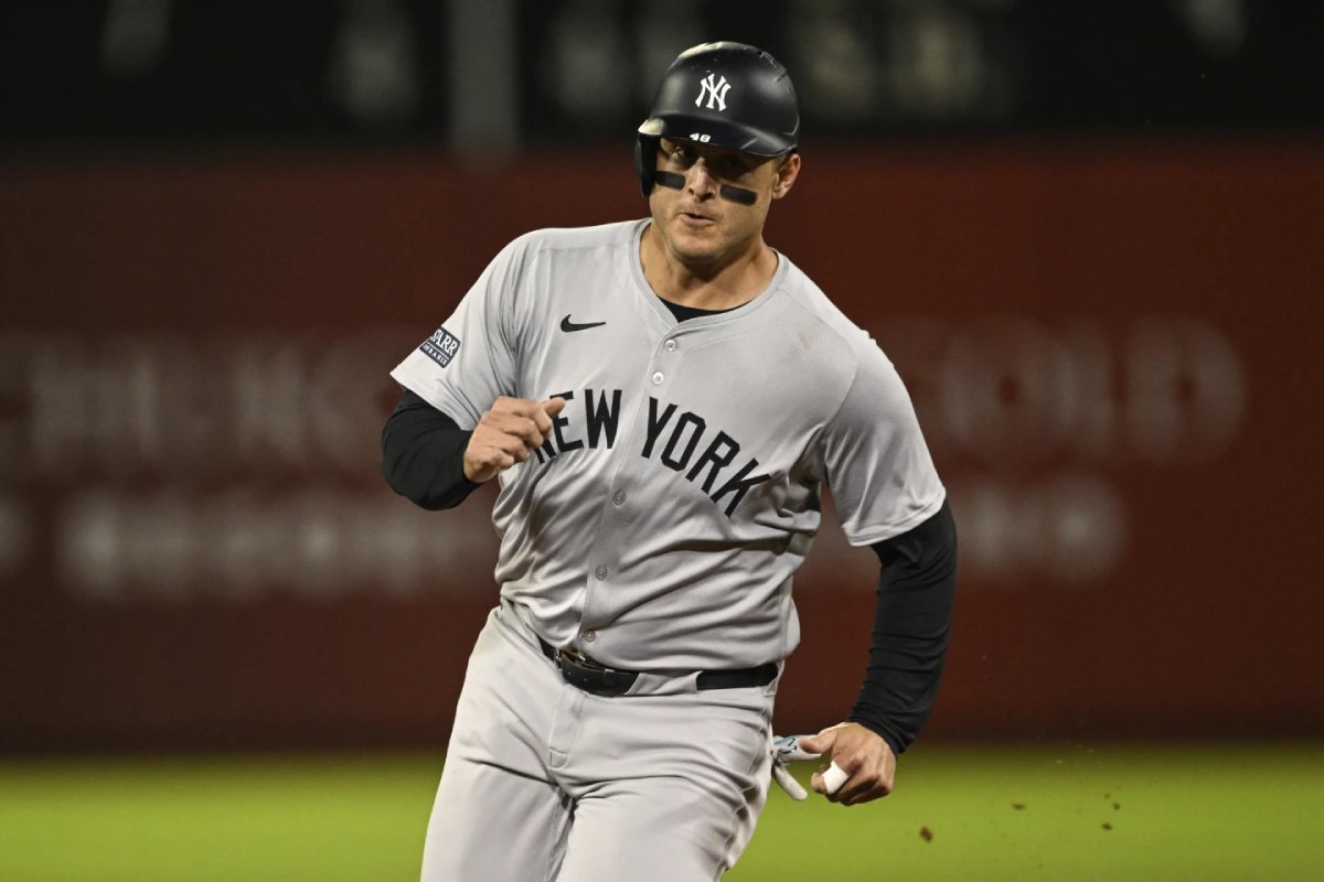 Anthony Rizzo, Yankees first baseman, runs to third base during the fifth inning of a game between the Yankees and Athletics on September 20, 2024.