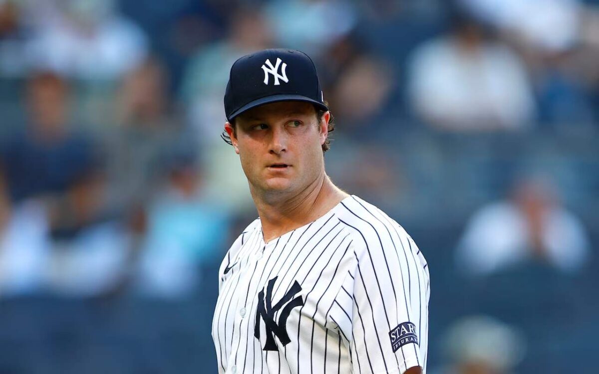 NUEVA YORK - 5 DE SEPTIEMBRE: El lanzador Gerrit Cole #45 de los Yankees de Nueva York sale del montículo después de la sexta entrada de un partido contra los Tigres de Detroit en el Yankee Stadium el 5 de septiembre de 2023 en Nueva York. Los Yankees derrotaron a los Tigres por 5-1. 