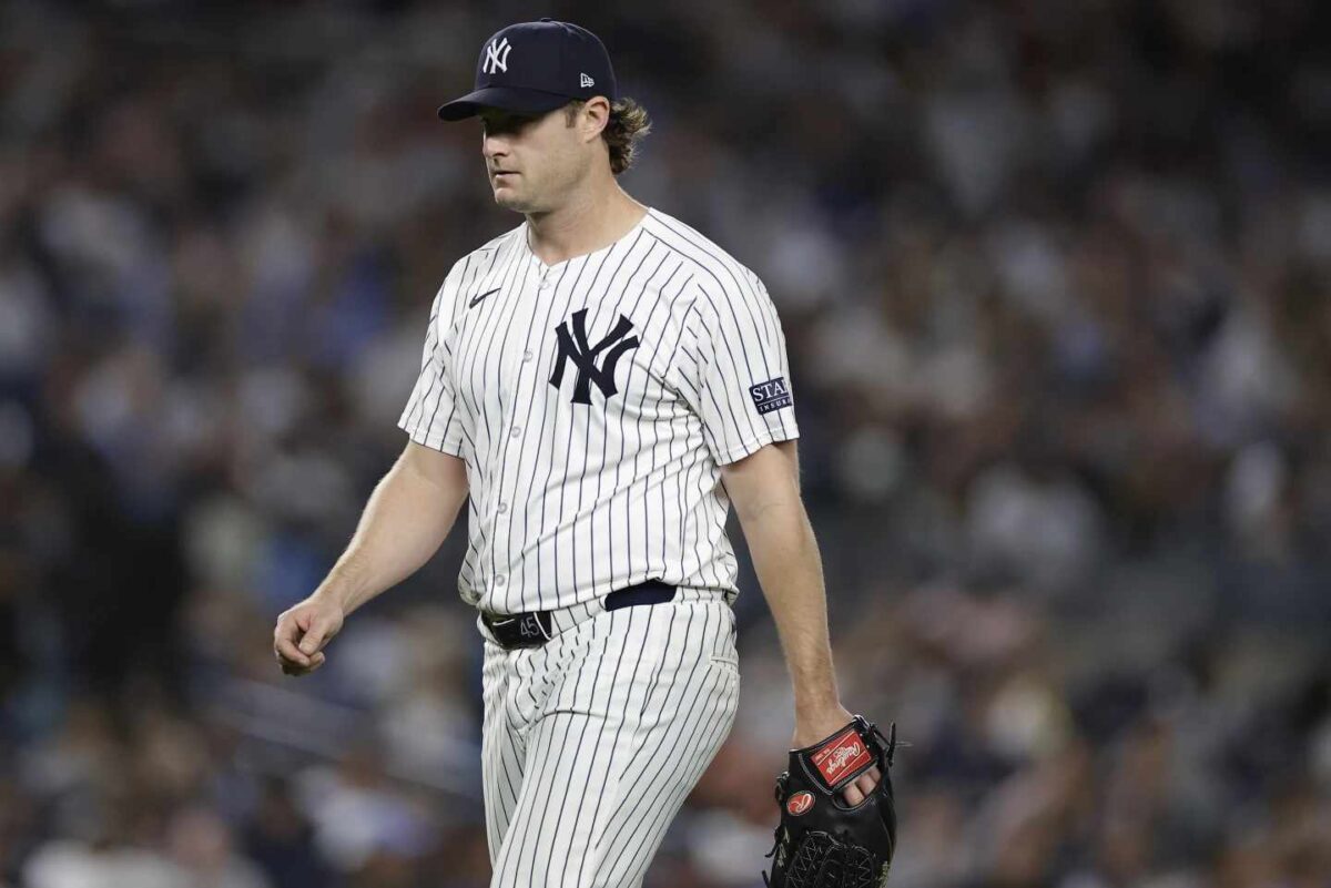 El lanzador de los Yankees Gerrit Cole sale del montículo durante la sexta entrada del Juego 1 de la ALDS contra los Reales, el 5 de octubre de 2024, en Nueva York.