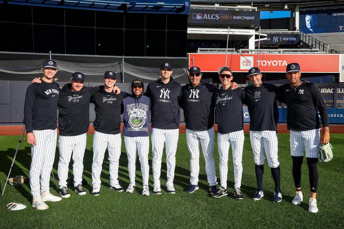 The Yankees' 2024 bullpen heroes with legend Andy Pettitte.