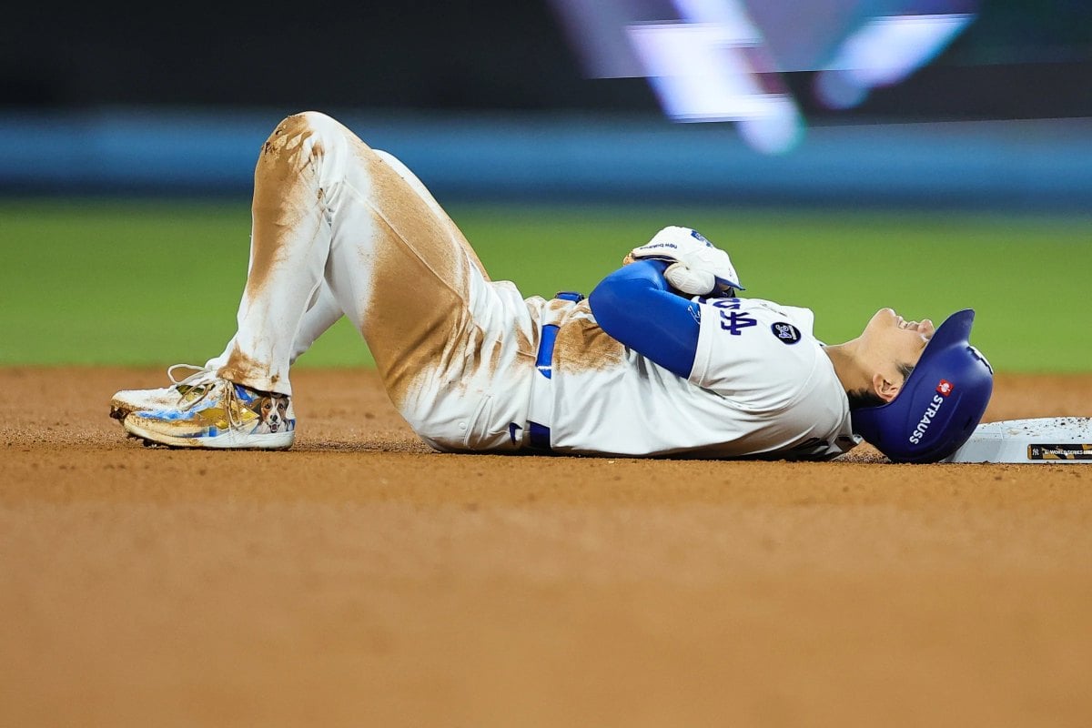 Shohei Ohtani abandonó el segundo partido de las Series Mundiales el 26 de octubre de 2024 con una aparente lesión en el Dodger Stadium mientras jugaba contra los New York Yankees.