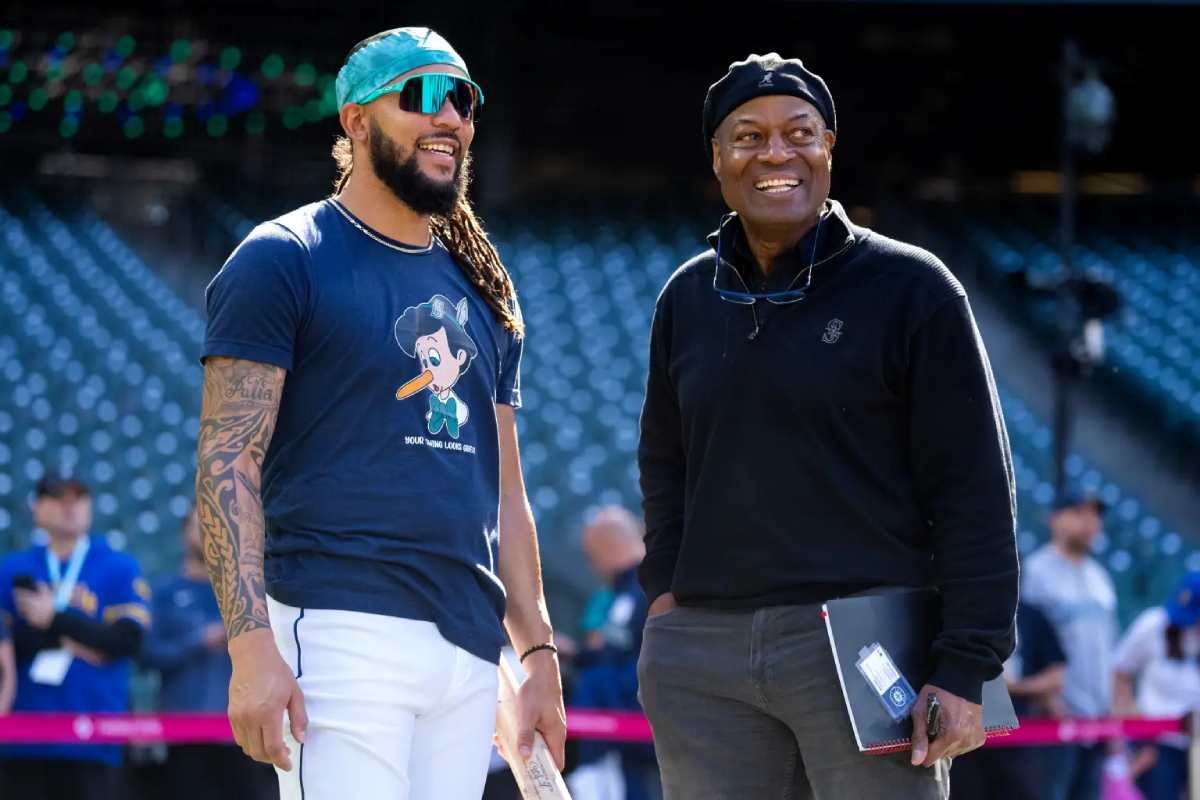 J.P. Crawford and broadcaster Dave Sims of the Seattle Mariners laughing together during batting practice at T-Mobile Park Dave Sims (right) is nearing a deal to become the Yankees’ next radio play-by-play broadcaster.