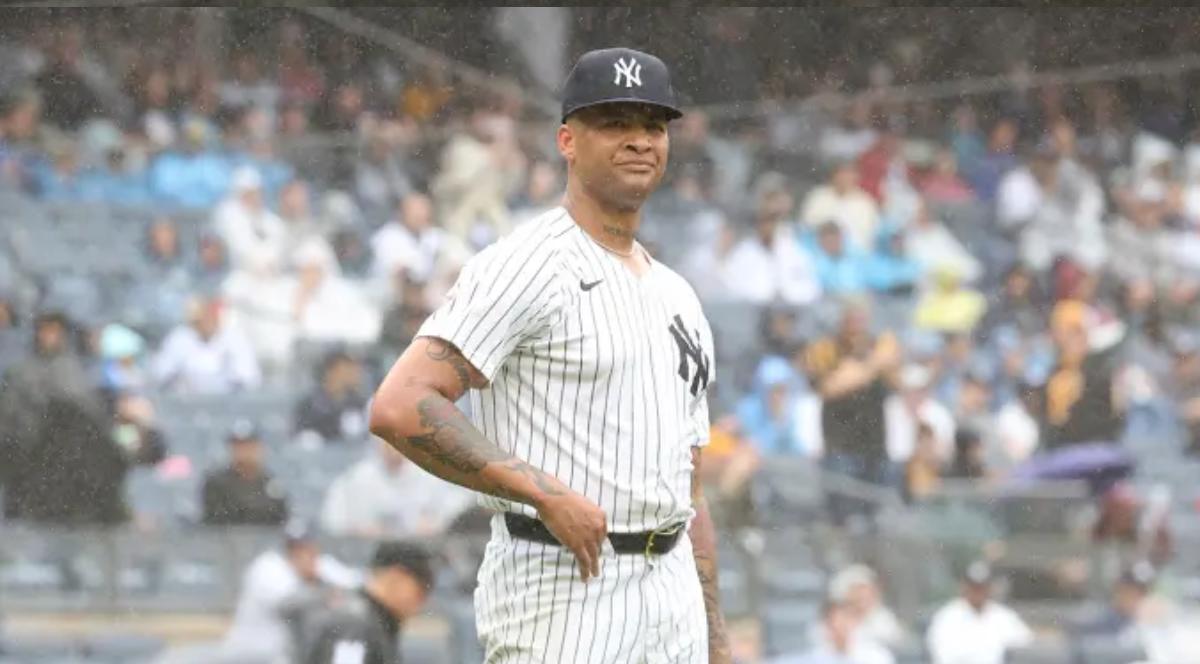 Yankees pitcher Luis Gil throws the ball during an MLB game in September 2024 in New York