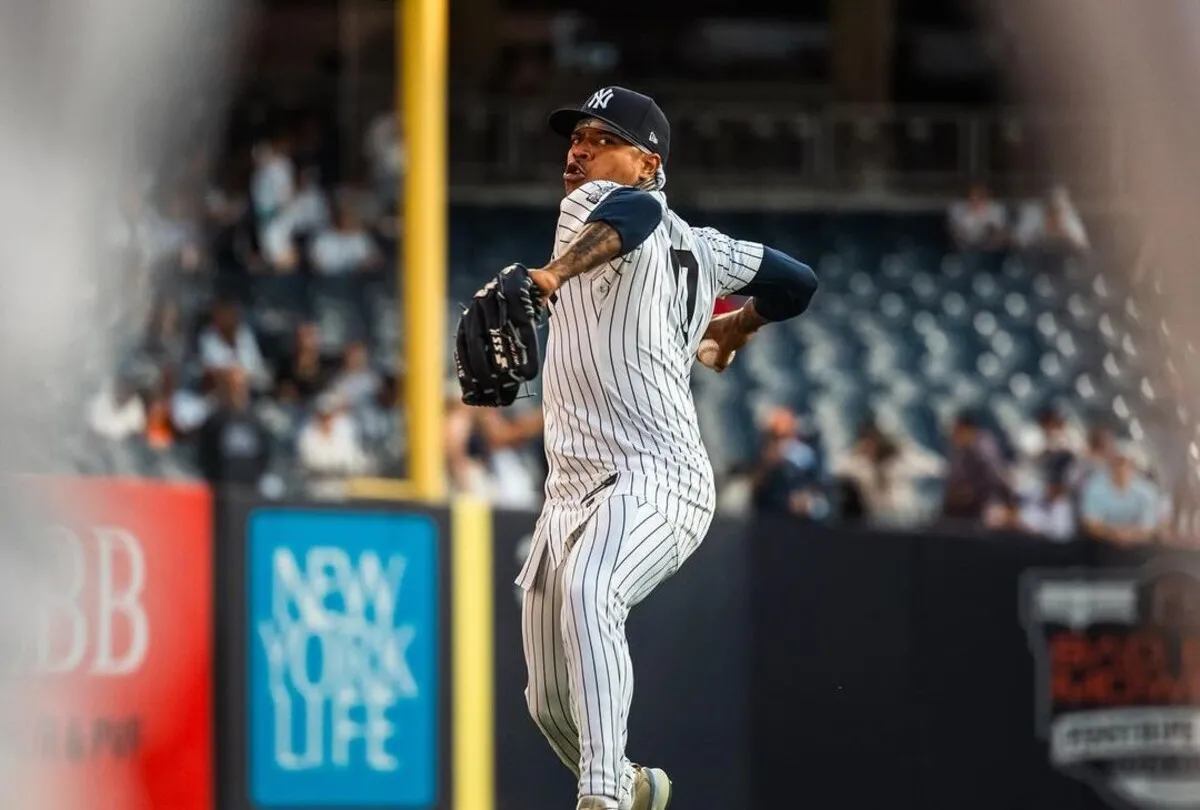 Marcus Stroman throws the ball during a Yankees game in 2024.