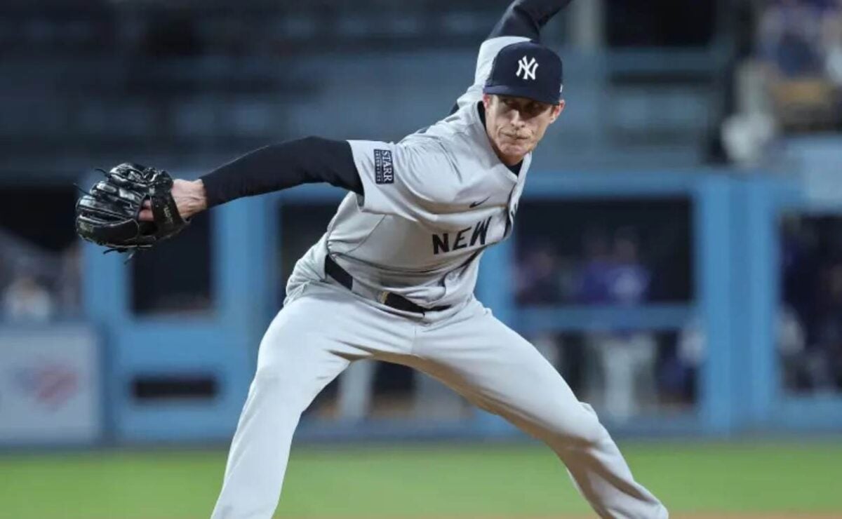 Tim Hill pitches during the Yankees’ Game 2 loss to the Dodgers on Oct. 26, 2024.