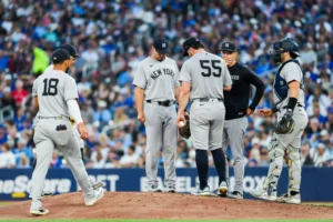 Error, horror push Yankees to AL East hole with 4-1 loss to Blue Jays