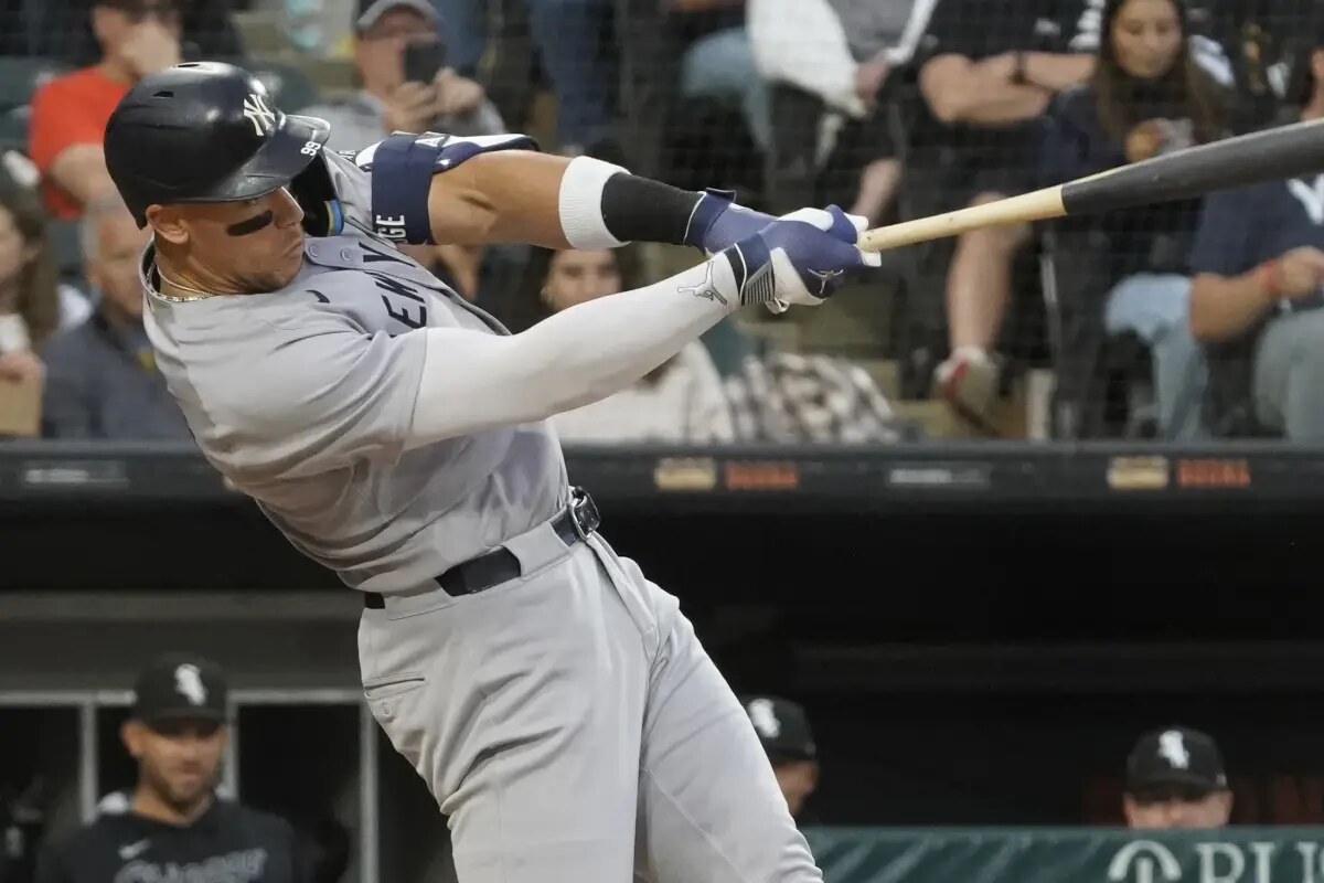 New York Yankees’ Aaron Judge hits a home run against the Chicago White Sox during the fourth inning of a baseball game Saturday, Aug. 30, 2025, in Chicago.