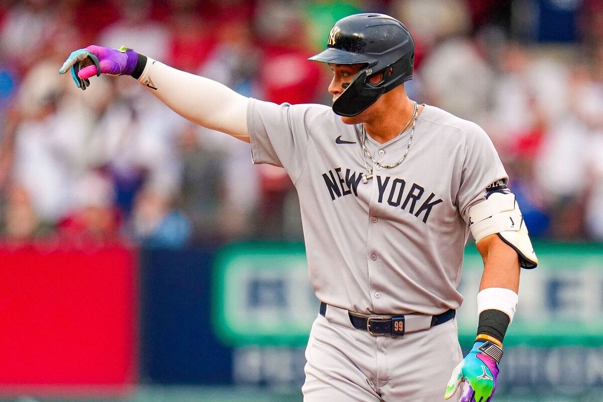New York Yankees’ Aaron Judge rounds the bases after hitting a solo home run during the third inning of a baseball game against the St. Louis Cardinals Saturday, Aug. 16, 2025, in St. Louis.