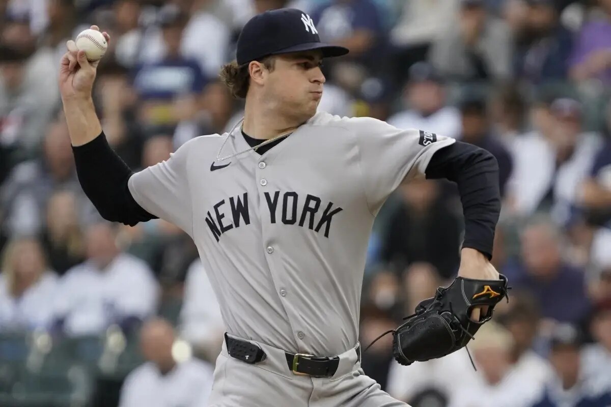 New York Yankees pitcher Cam Schlittler throws the ball against the Chicago White Sox during the first inning of a baseball game Saturday, Aug. 30, 2025, in Chicago.