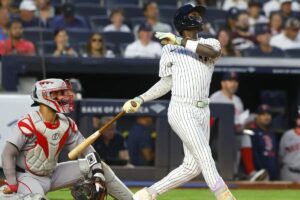Yankees 7-2 Red Sox: New York rides four homers to win