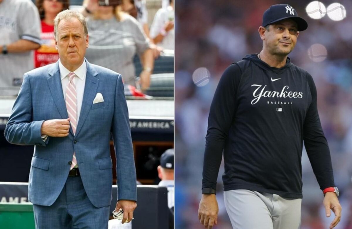 Aaron Boone, entrenador de los Yankees, y Michael Kay, locutor.