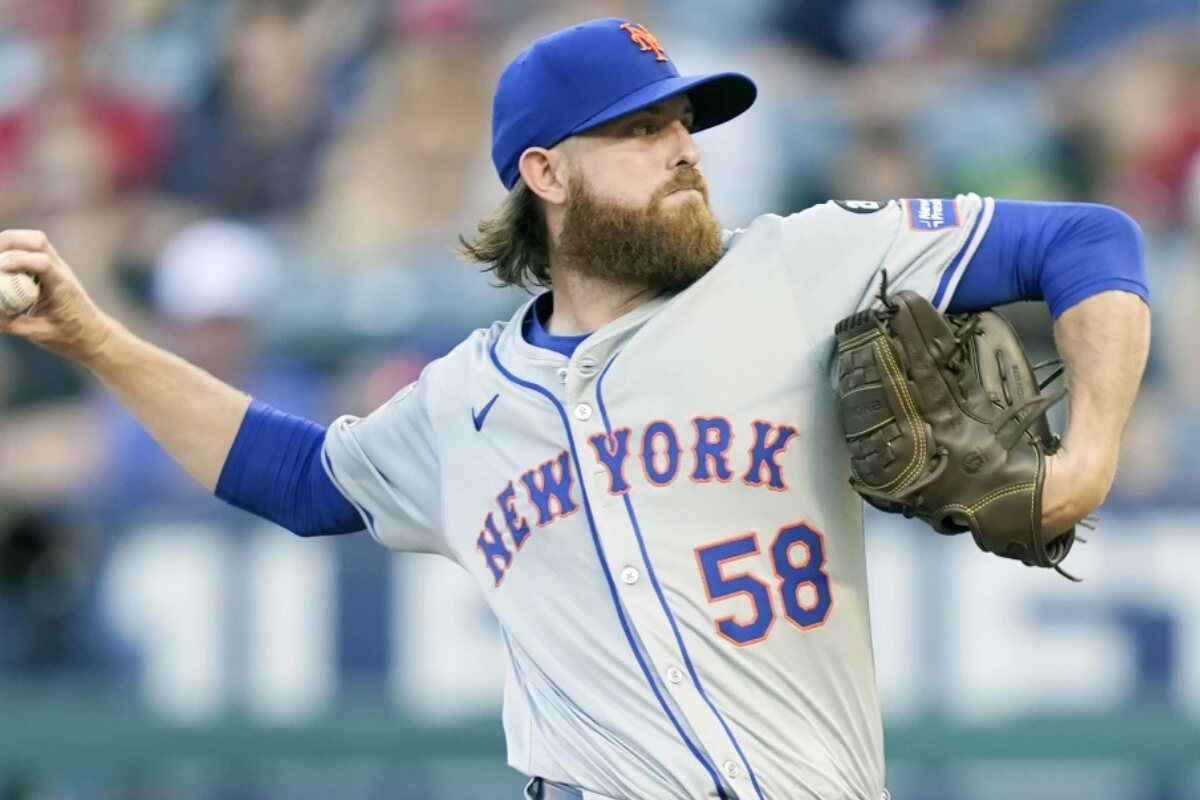 FILE - New York Mets starting pitcher Paul Blackburn throws during the first inning of a baseball game against the Los Angeles Angels, Friday, Aug. 2, 2024, in Anaheim, Calif.