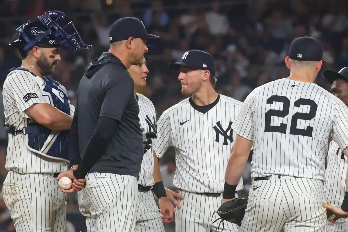  New York Yankees manager Aaron Boone (17) takes out New York Yankees pitcher Yerry De los Santos (73) during the sixth inning when the New York Yankees played the Minnesota Twins Wednesday, August 13, 2025 at Yankee Stadium in the Bronx, NY. 
