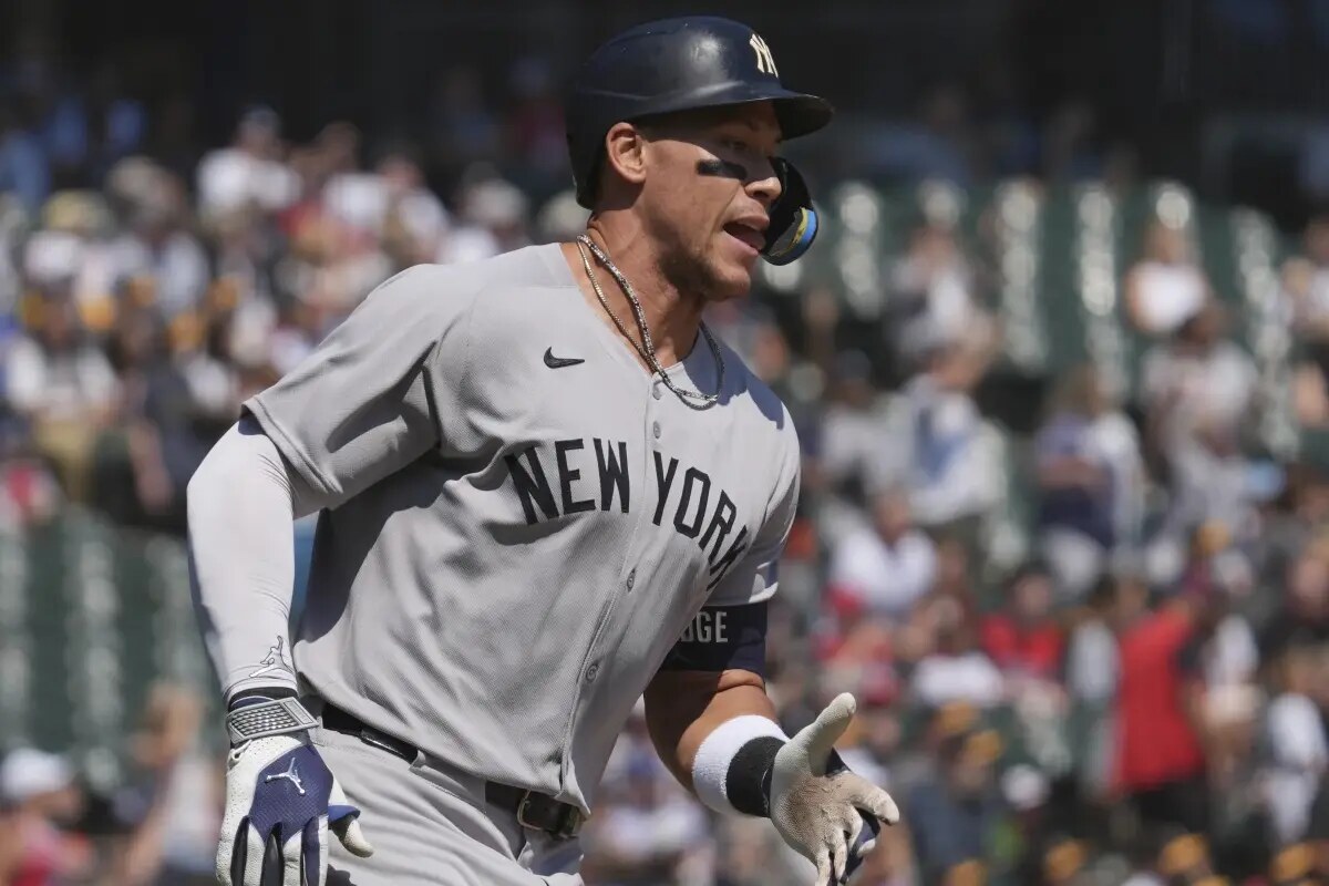 New York Yankees’ Aaron Judge rounds the bases after hitting a solo home run during the first inning of a baseball game against the Chicago White Sox in Chicago, Sunday, Aug. 31, 2025.