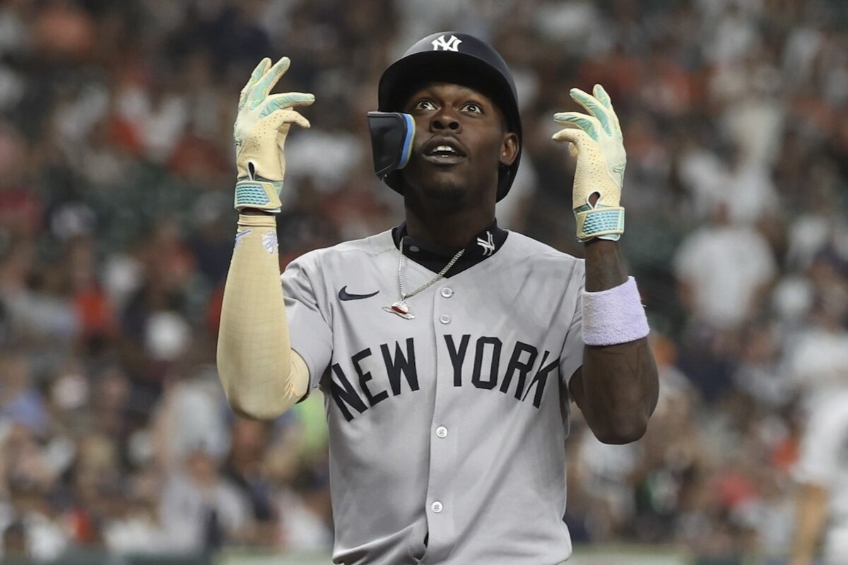 Jazz Chisholm Jr. is a top __ 2B in baseball.