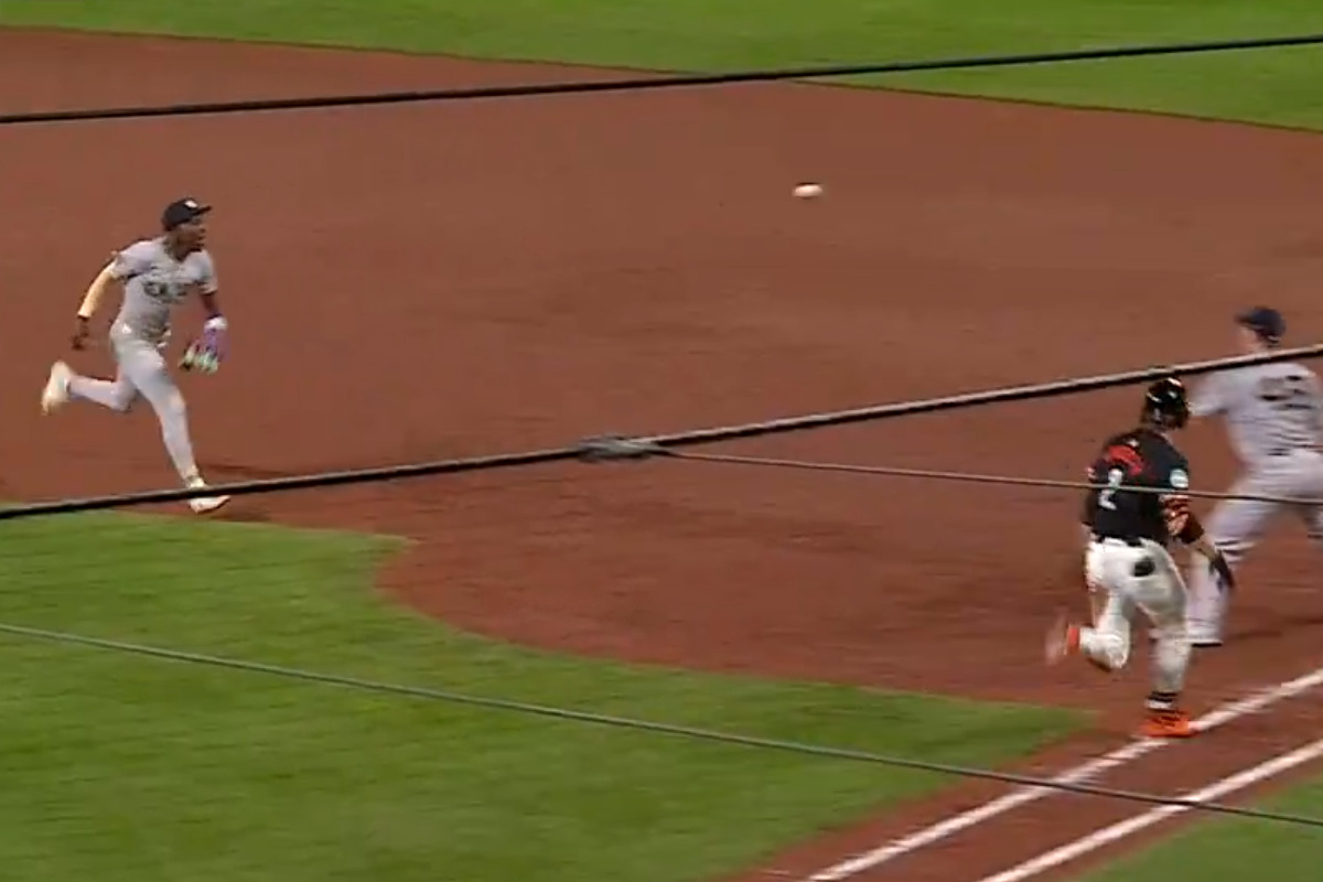 Now an E4 from Jazz and Baltimore has runners on second and third with no outs