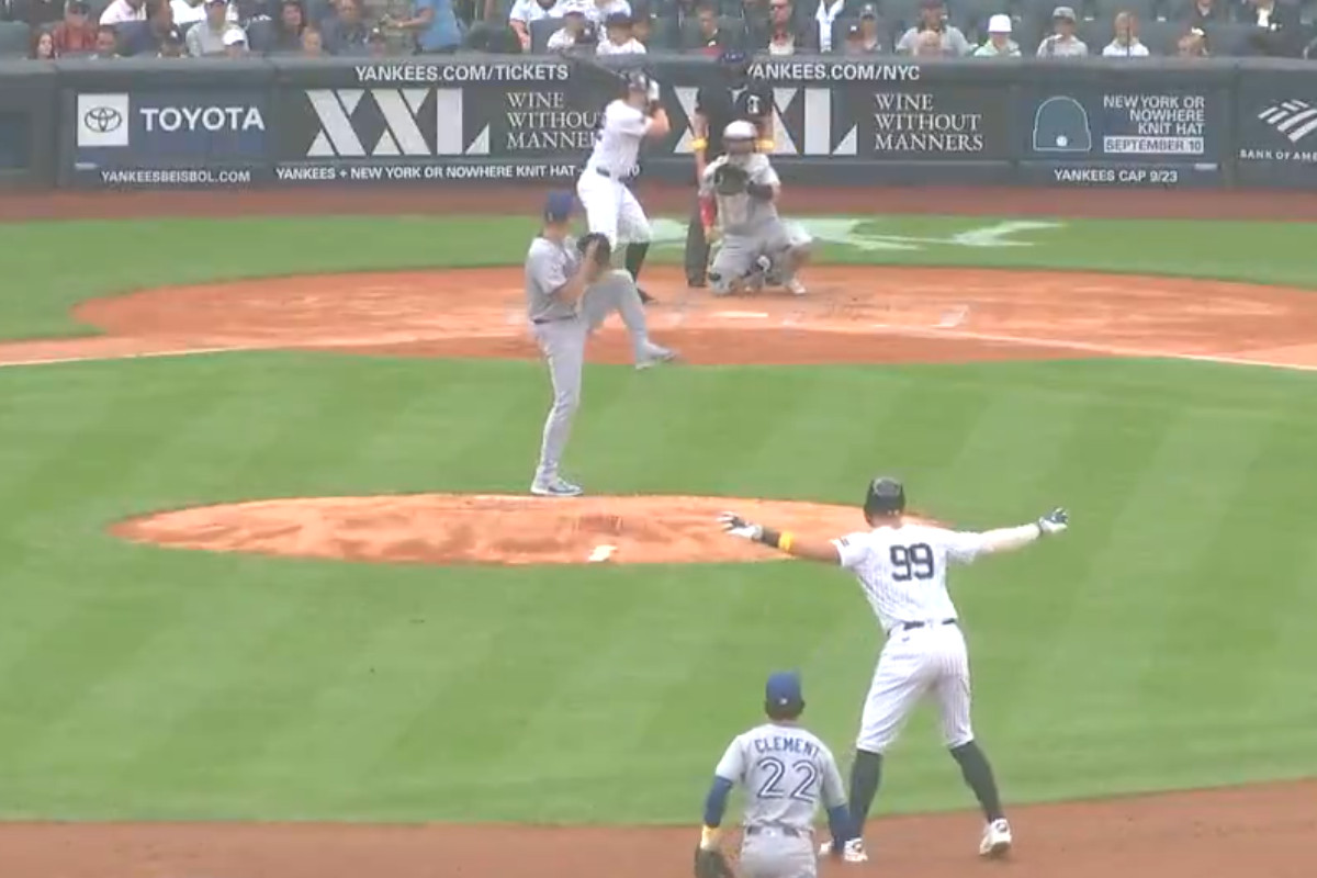 judge-signals-new-york-yankees