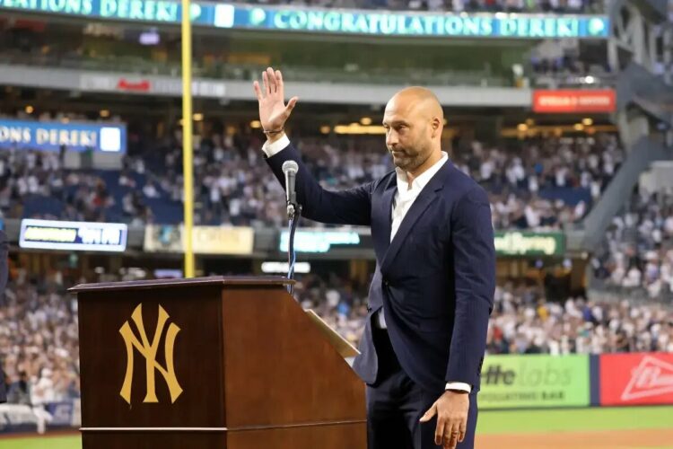 Derek Jeter speaks to the crowd during his ceremony.