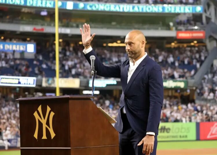 Derek Jeter speaks to the crowd during his ceremony.