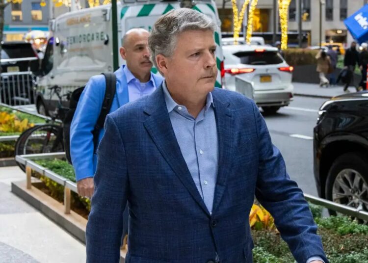 Yankees owner Hal Steinbrenner leaves the MLB owner's meeting on Nov. 18, 2025.