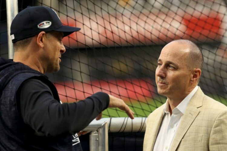 Yankees general manager Brian Cashman (right) is brining back manager Aaron Boone.