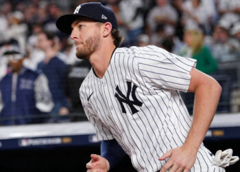 Yankees will get Ryan McMahon reps at shortstop this spring to see if he can be a backup option, per @GJoyce9