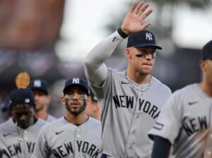 Yankees’ rout of Giants delivers wins, worries and a clear word