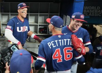 Yankees legend Andy Pettitte and captain Aaron Judge celebrate after the Team USA's 2-1 win over the Dominican Republic in WBC Semifinal, Miami, March 15, 2026.