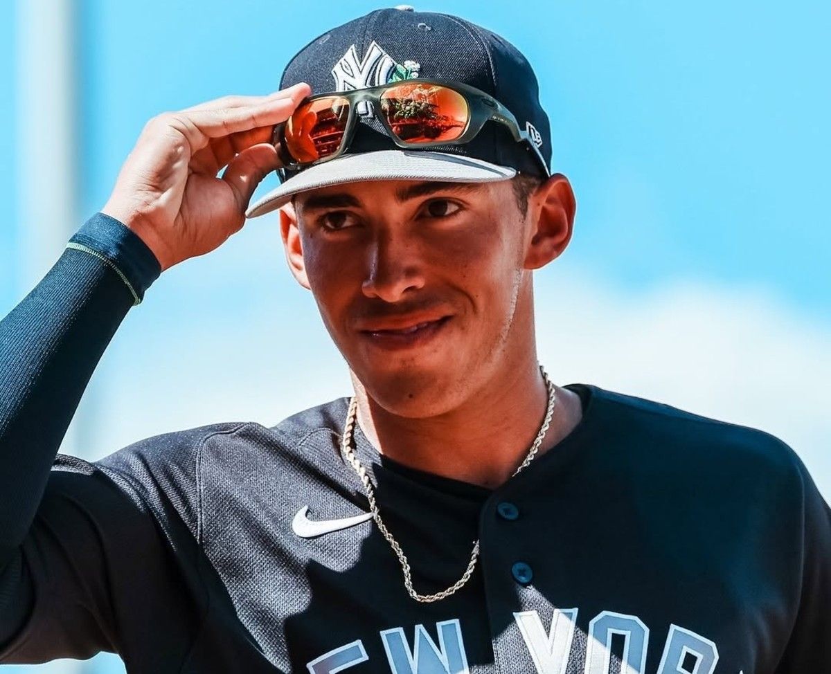El shortstop de los Yankees George Lombard Jr. en acción en un partido de Entrenamiento de Primavera contra los Medias Rojas el 4 de marzo de 2026.
