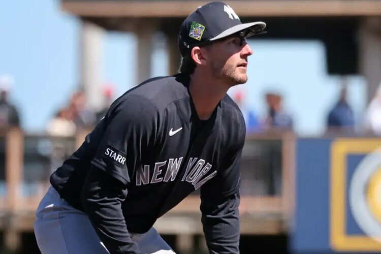 Yankees third baseman Ryan McMahon in the field against the Pirates.