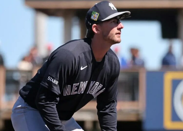 Yankees third baseman Ryan McMahon in the field against the Pirates.