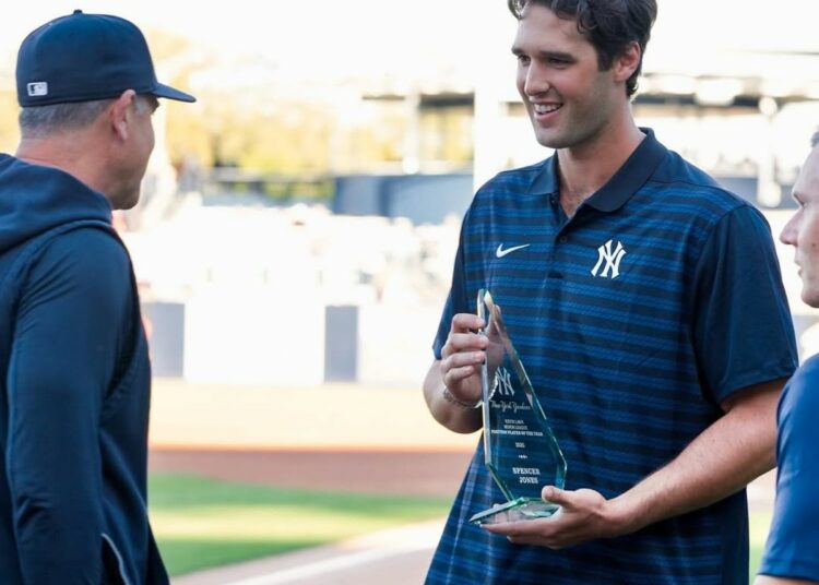 Yankees' outfielder rookie Spencer Jones receives the 2025 Kevin Lawn Awards on March 20, 2026.
