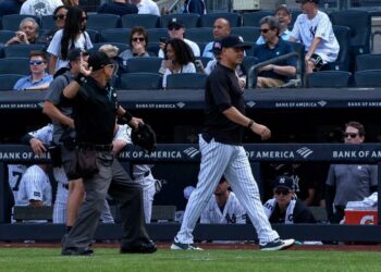 The umpire ejected Aaron Boone following disputes over a balk call in the eight, as the Yankees lost 11-4 to the Angels in New York, Apr. 16, 2026.