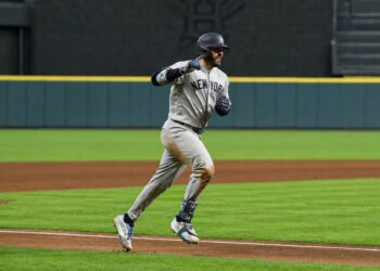 Austin Wells rounds bases after his go-ahead home run in the Yankees' 8-3 win over the Astros. Houston. Apr. 25, 2026.