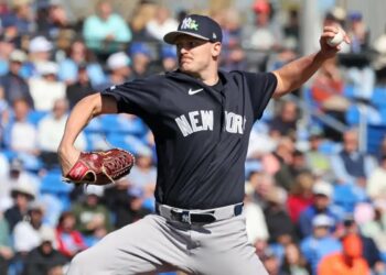 Yankees pitcher Brent Headrick