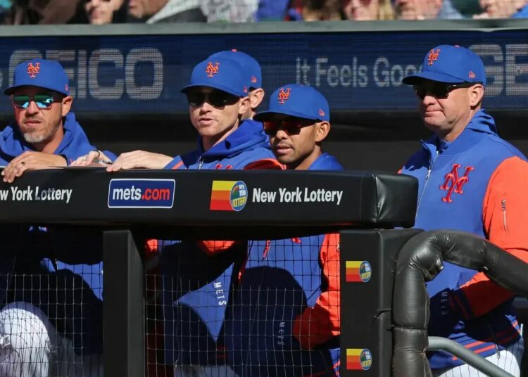 Mets manager Carlos Mendoza (64) in the dugout.