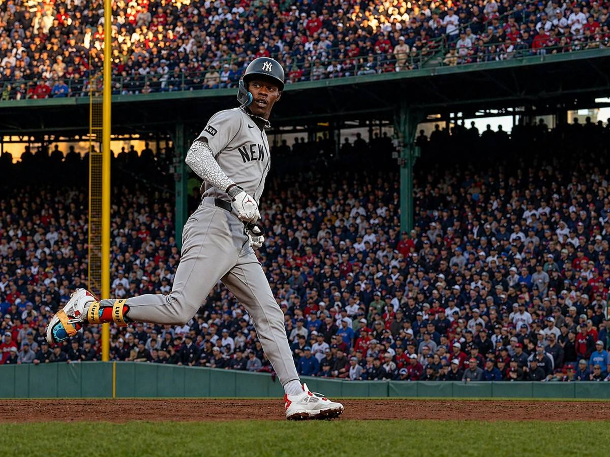 Jazz Chisholm arounds bases after hitting a homer in the Yankees' 4-2 win over the Red Sox in Boston, Apr. 23, 2026.