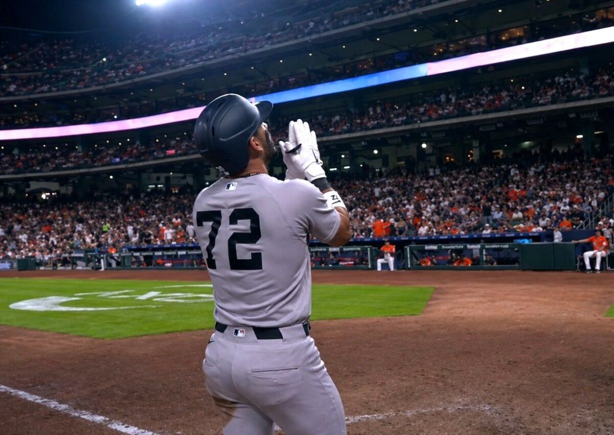 Austin Wells celebra tras su jonrón en la victoria de los Yankees por 8-3 sobre los Astros. Houston. 25 de abril de 2026.