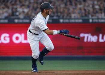 Yankees' shorstop Jose Caballero is in action against the Marlins, New York, Apr. 4, 2026.