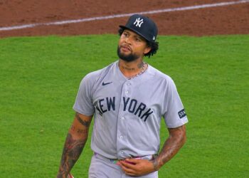 Luis Gil faltered with 6 earned runs in 4 innings in the Yankees' 7-4 loss to the Astros in Houston, Apr. 26, 2026.