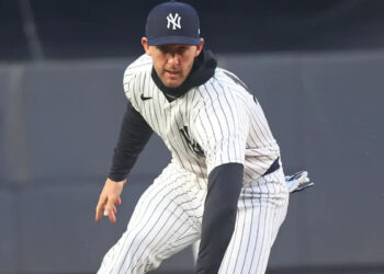 Ryan McMahon, who played his first game at shortstop in his career, fields a ground ball during the first inning of the Yankees’ 3-2 loss to the A’s on April 8, 2026 at the Stadium.