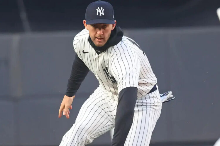 Ryan McMahon, who played his first game at shortstop in his career, fields a ground ball during the first inning of the Yankees’ 3-2 loss to the A’s on April 8, 2026 at the Stadium.