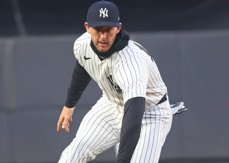 Ryan McMahon, who played his first game at shortstop in his career, fields a ground ball during the first inning of the Yankees’ 3-2 loss to the A’s on April 8, 2026 at the Stadium.