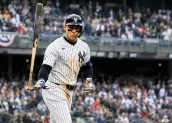Aaron Judge flipped the bat after hitting the walk-off home run in the Yankees' 2-0 win over the Rays, New York, May 24, 2026.