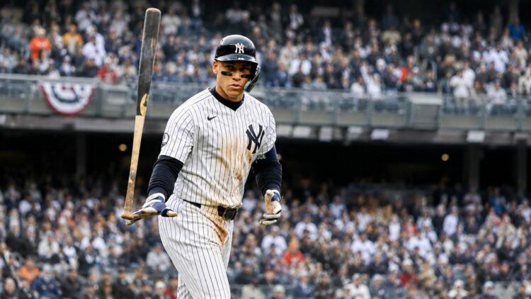 Aaron Judge flipped the bat after hitting the walk-off home run in the Yankees' 2-0 win over the Rays, New York, May 24, 2026.