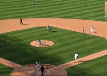 Anthony Volpe ran into Max Schuemann in the 10th, delaying his throw and allowing Marcus Semien to score from third. The Yankees lost 7-6 to the Mets. New York, May 17, 2026.